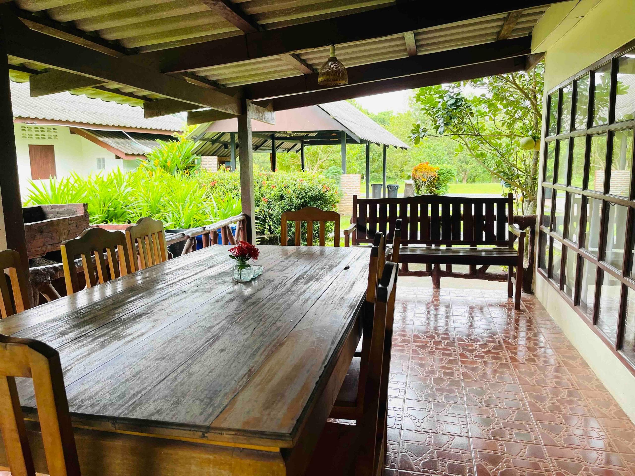 บ้านร่มไม้ บ้านสวนสายสมร ที่พักนครนายก